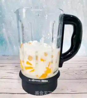 Make Mango banana shake step 1
