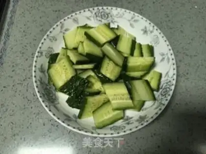 Make cucumber-mucked eggs step 1