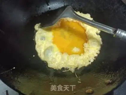 Make cucumber-mucked eggs step 5
