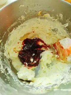 Make Strawberry Bomb step 18