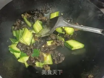 Make cucumber-mucked eggs step 7