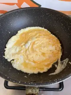 Make Garlic fried eggs step 2