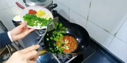 Make Garlic intestines step 4