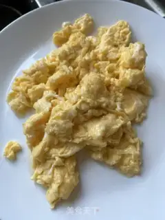 Make Garlic fried eggs step 3