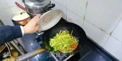 Make Garlic intestines step 6