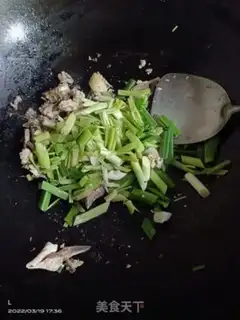 Make Garlic celery fried chicken step 3