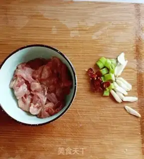 Make Autumn fried meat step 2