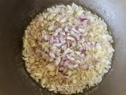 Make Onion oil step 4