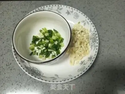 Make Tomato fried eggs step 1