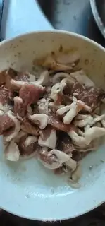 Make Pork and garlic step 1