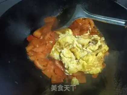 Make Tomato fried eggs step 7
