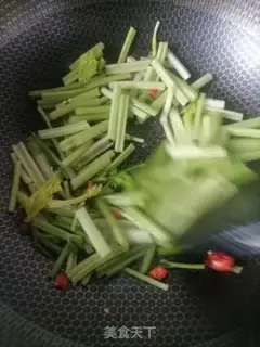 Make Celery fried fish tofu step 1