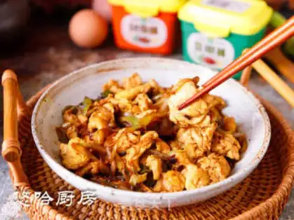 Make Celery fried fish tofu step 2
