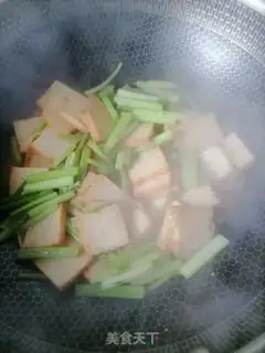 Make Celery fried fish tofu step 4