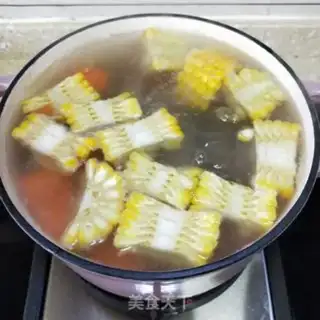 Make Corn meds, corn carrot, pigbone soup step 4