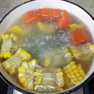 Make Corn meds, corn carrot, pigbone soup step 5