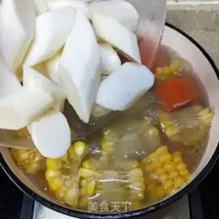 Make Corn meds, corn carrot, pigbone soup step 6