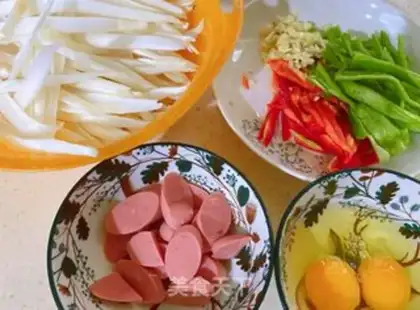 Make Seafood mushroom fried eggs step 0