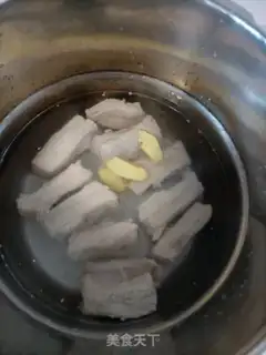 Make Twin pepper fried ribs step 1