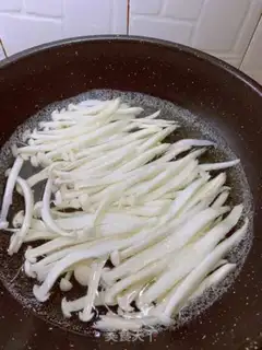 Make Seafood mushroom fried eggs step 1