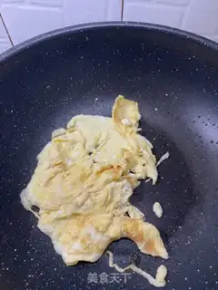 Make Seafood mushroom fried eggs step 2