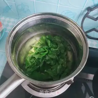 Make Celery leaf corn noodles step 1