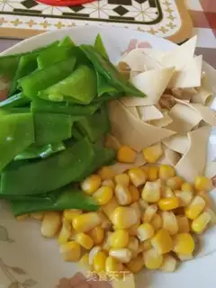 Make Fry with hands step 1