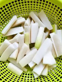 Make Five carrots dry step 1