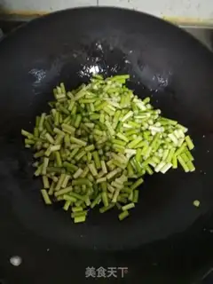 Make Garlic fried eggs step 3