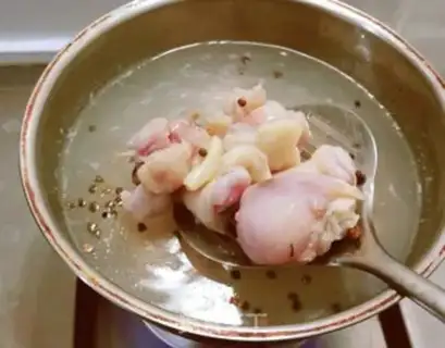 Make Chicken leg and mushroom potatoes step 2