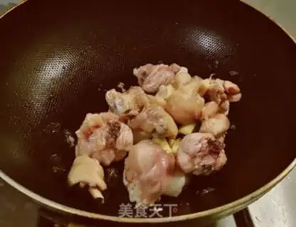 Make Chicken leg and mushroom potatoes step 4
