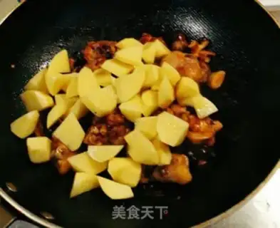 Make Chicken leg and mushroom potatoes step 7