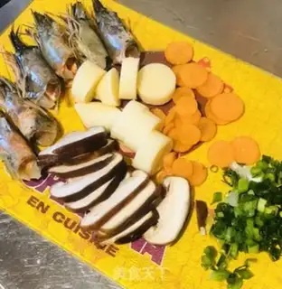 Make Shrimp fan tofu soup step 1