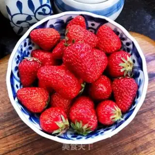 Make Strawberries with yogurt step 2