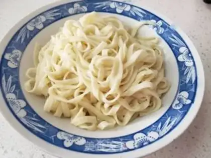 Make Garlic pasta step 1