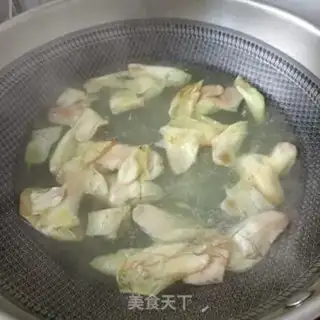 Make Scrambled eggs step 1