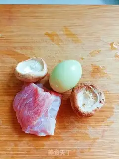 Make Fungus, eggs and meatloaf soup step 0
