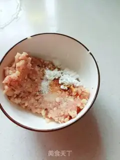 Make Fungus, eggs and meatloaf soup step 1