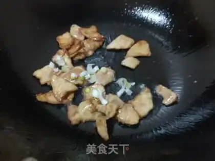 Make Pepper cucumber fried meat step 5