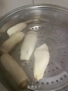 Make The cold hands tore the apricot mushrooms step 0