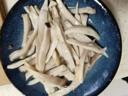 Make The cold hands tore the apricot mushrooms step 1