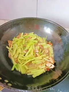 Make Celery fried meat step 3