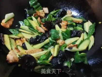 Make Pepper cucumber fried meat step 8