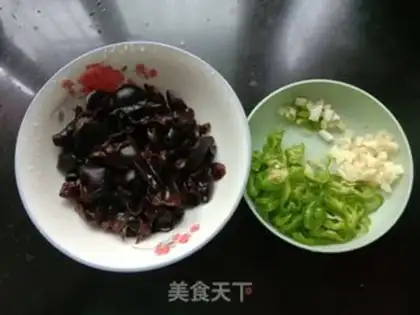 Make The green pepper is made of black wood step 0
