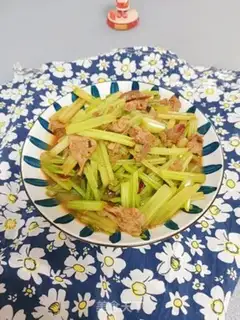 Make Celery fried meat step 4