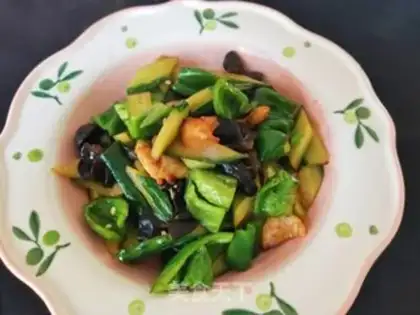 Make Pepper cucumber fried meat step 9