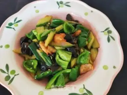 Make Pepper cucumber fried meat step 10