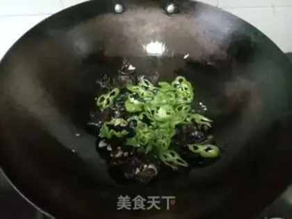 Make The green pepper is made of black wood step 5