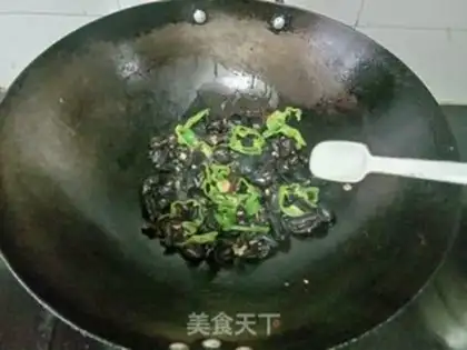 Make The green pepper is made of black wood step 6