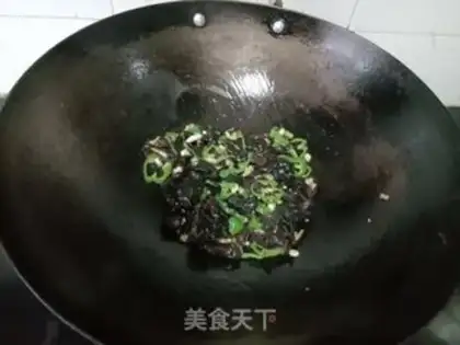 Make The green pepper is made of black wood step 7